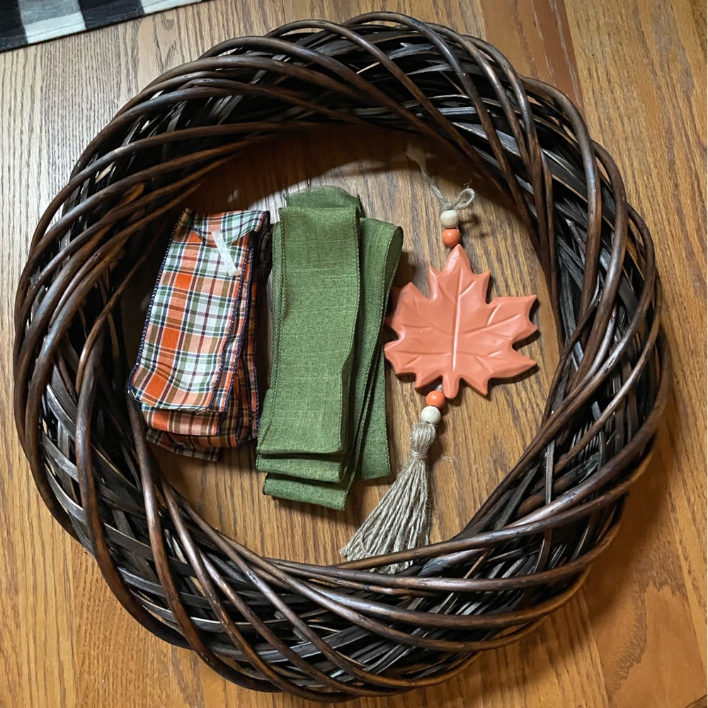 NWOT Fall Wreath, Wire Ribbons (2), Decoration